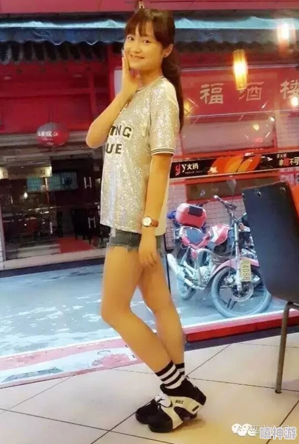 美女露尿口，惊爆网络，引发全民热议，网友热情评论刷屏，真相令大家跌破眼镜！